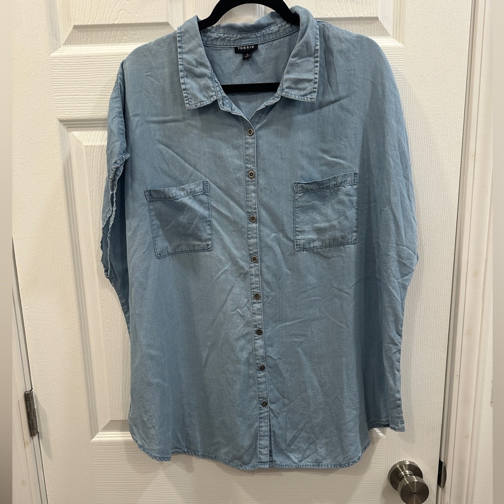 Torrid chambray button-up shirt blue denim wash pockets plus size 3X EUC